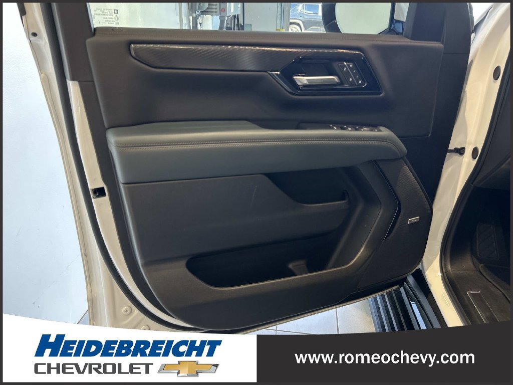 Used 2025 GMC Yukon AT4 w/ AT4 Premium Plus Package AWD/4WD image 10