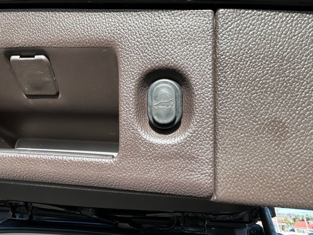 Used 2015 GMC Yukon Denali w/ Premium Package image 14