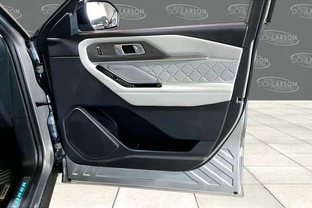 Used 2025 Ford Explorer Platinum w/ Ultimate Package AWD/4WD image 12