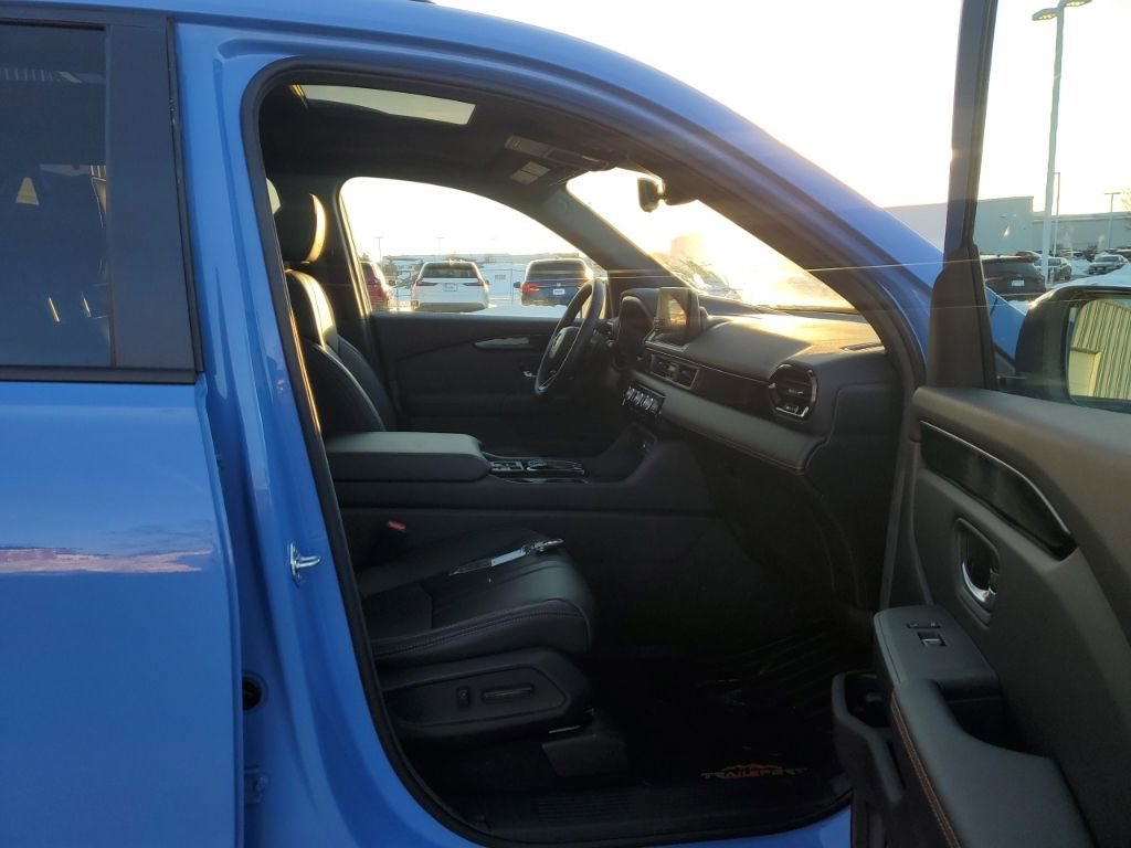 Certified 2025 Honda Pilot TrailSport image 43