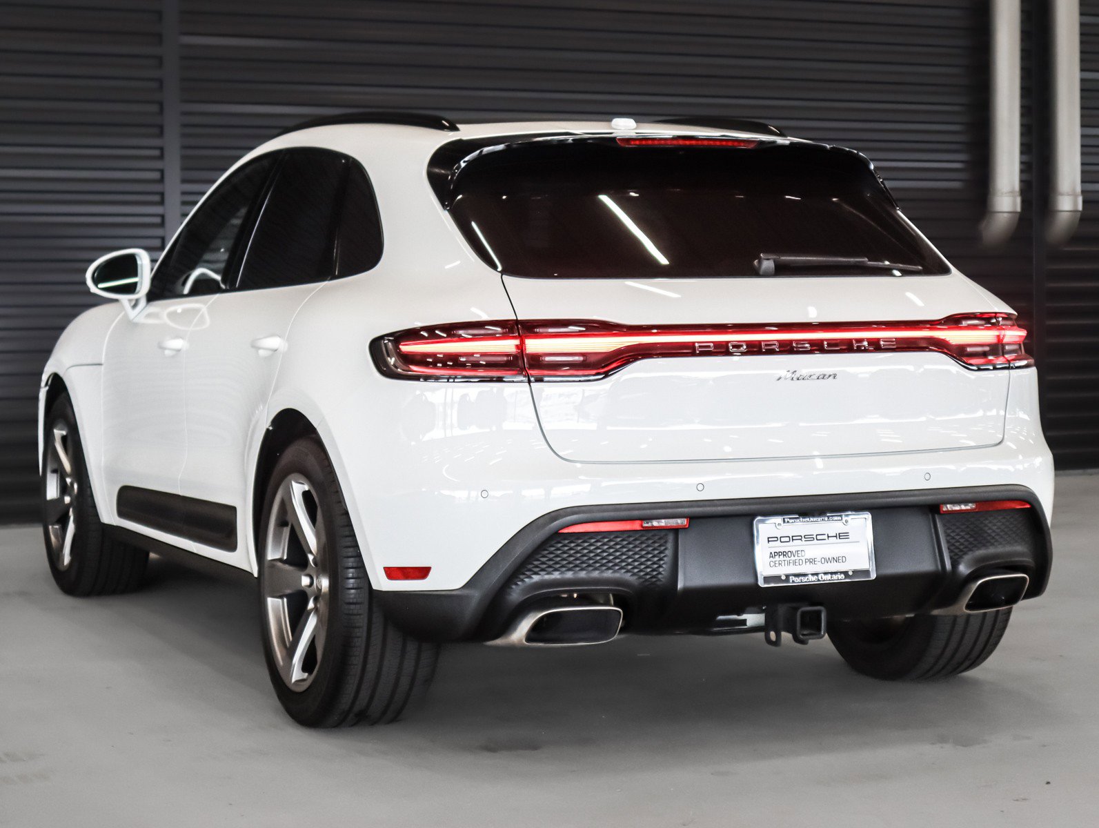 Certified 2022 Porsche Macan AWD/4WD image 3