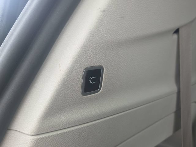 Used 2023 Chrysler Pacifica Touring-L FWD image 14