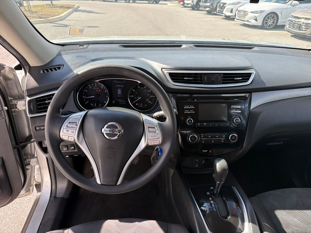 Used 2015 Nissan Rogue S image 25