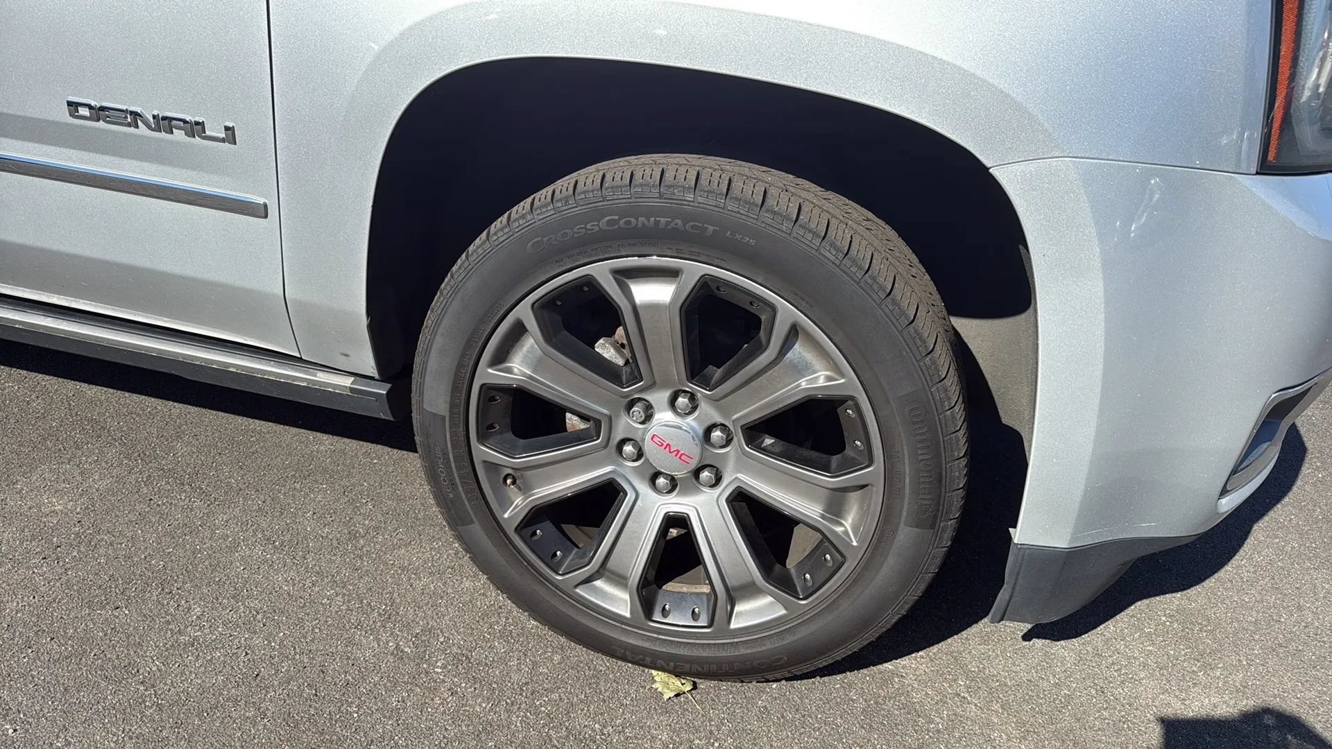 Used 2018 GMC Yukon Denali AWD/4WD image 19