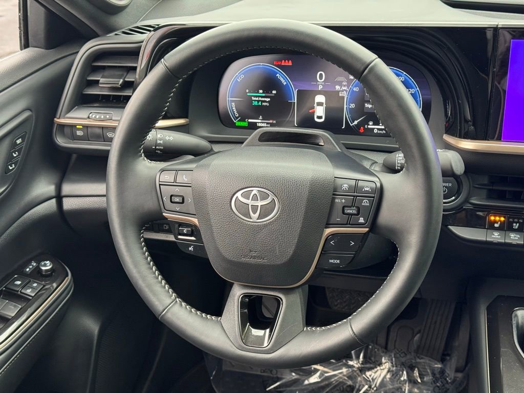 Certified 2025 Toyota Crown Limited image 17