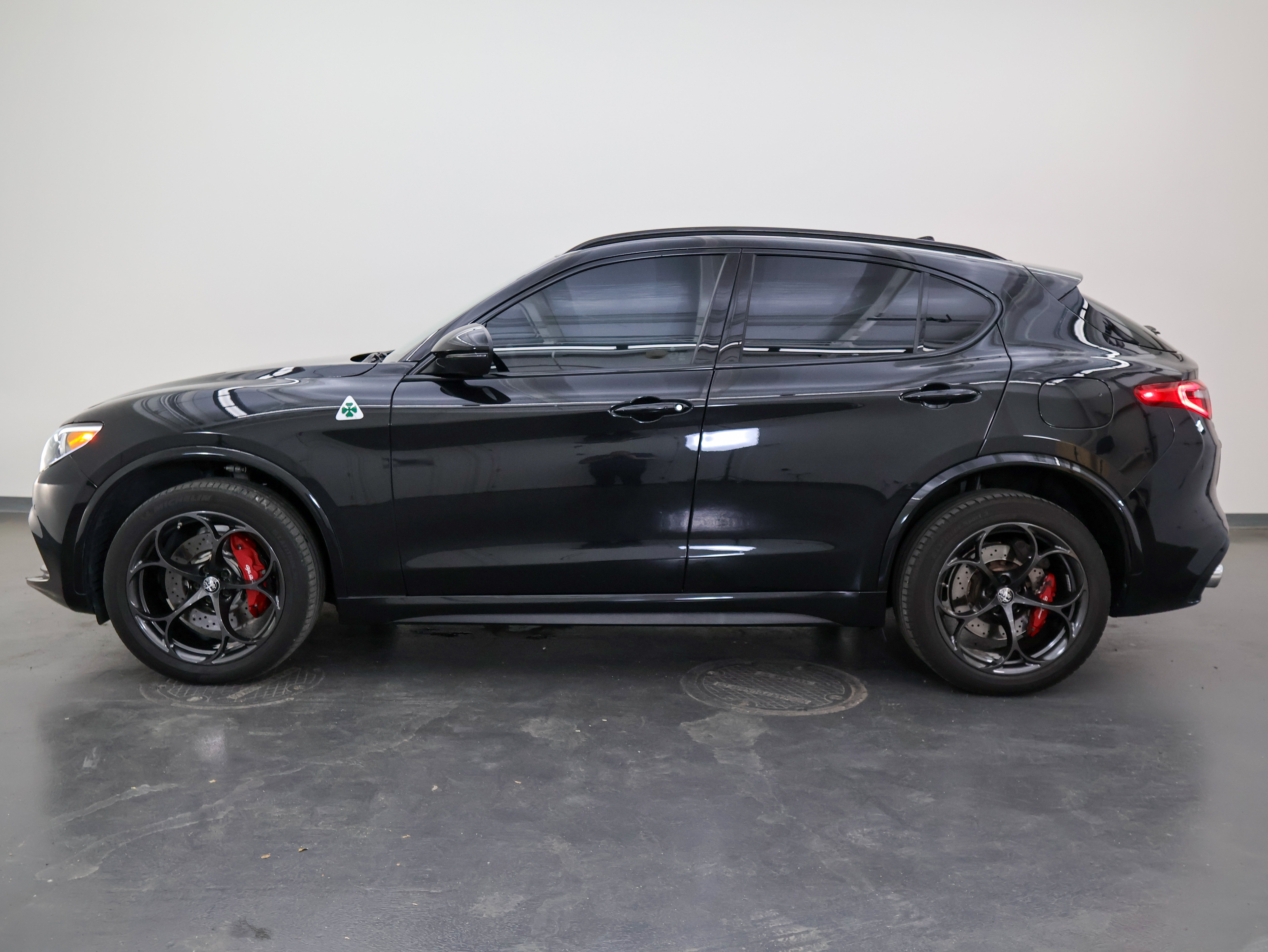 Used 2022 Alfa Romeo Stelvio Quadrifoglio w/ Active Assist Plus Package AWD/4WD image 6