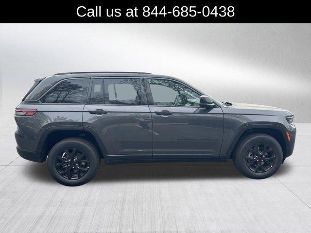 New 2026 Jeep Grand Cherokee Laredo image 4