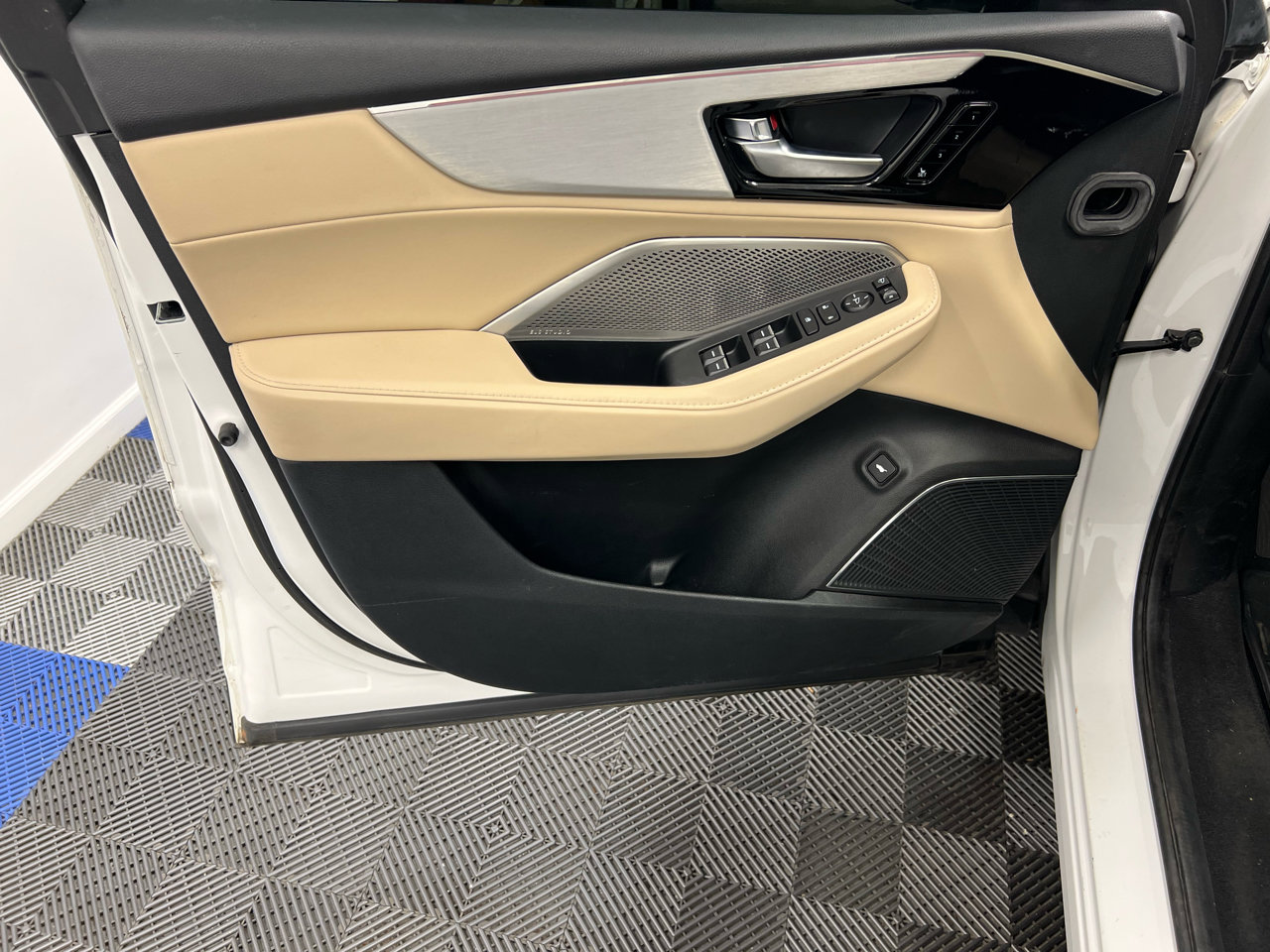 Used 2023 Acura MDX SH-AWD w/ Technology Package image 5