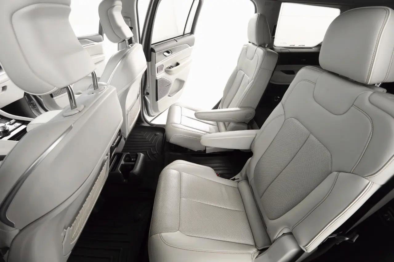 Used 2022 Jeep Grand Cherokee L Overland w/ Advanced Protech Group III image 32