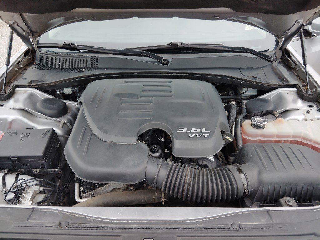 Used 2018 Chrysler 300 Touring w/ Driver Convenience Group image 11