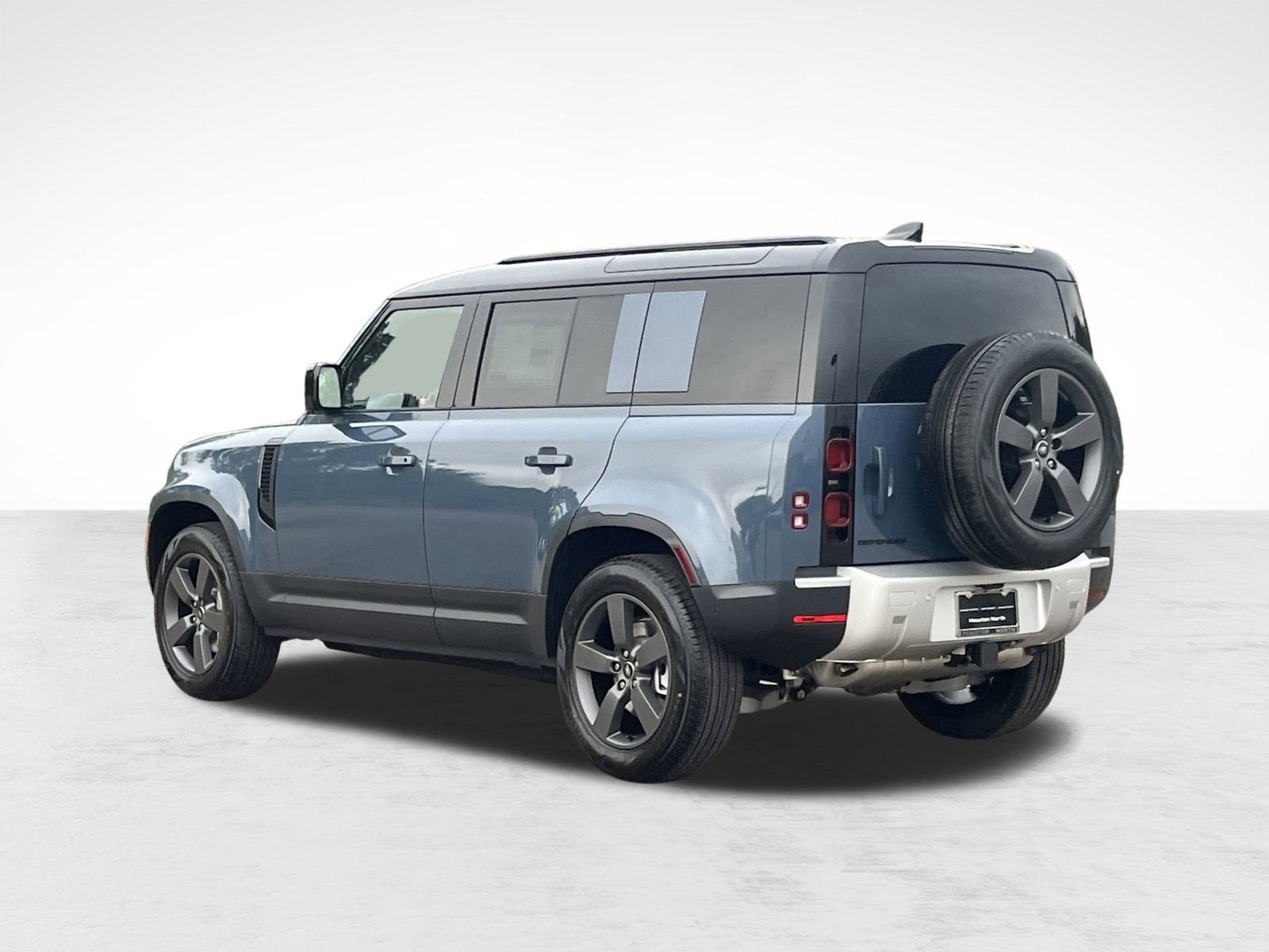Used 2025 Land Rover Defender 110 S image 3
