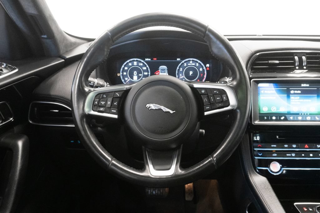 Used 2020 Jaguar F-PACE Prestige AWD/4WD image 17