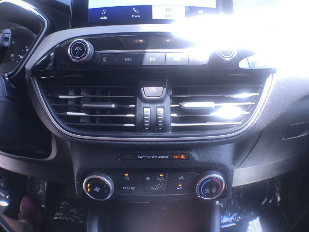 Used 2022 Ford Escape SE image 19