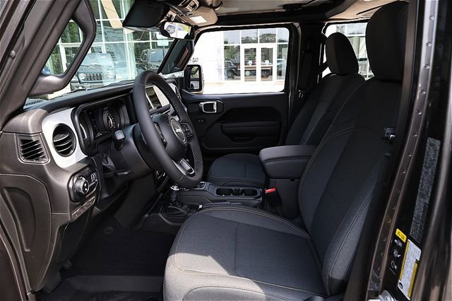 New 2025 Jeep Gladiator Sport image 15