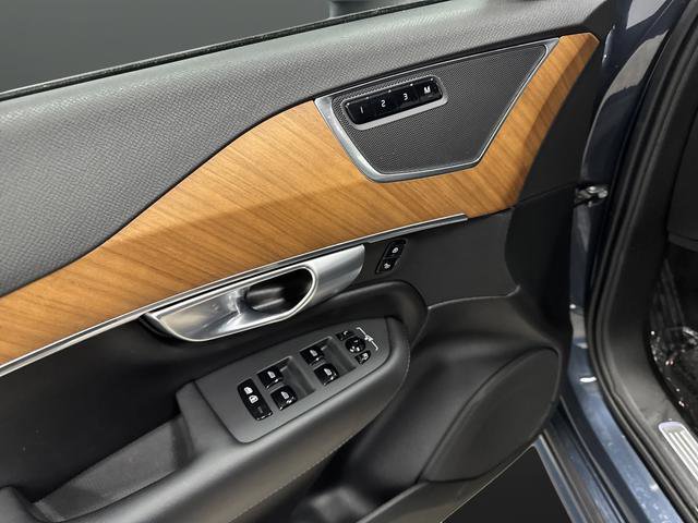 Used 2024 Volvo XC90 B5 Plus image 28