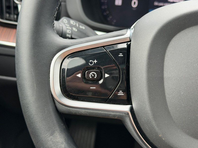 Certified 2023 Volvo XC60 B5 Ultimate w/ Climate Package AWD/4WD image 18
