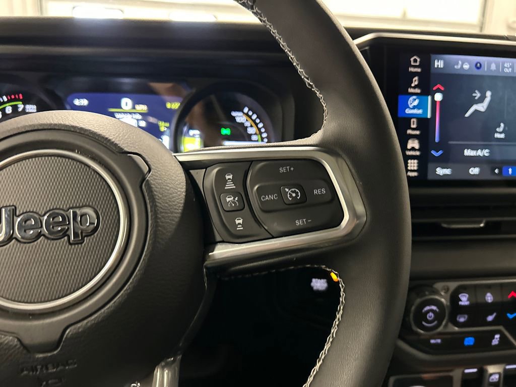 Used 2025 Jeep Wrangler Unlimited Sahara AWD/4WD image 20