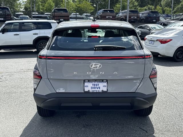 Certified 2025 Hyundai Kona SE image 6