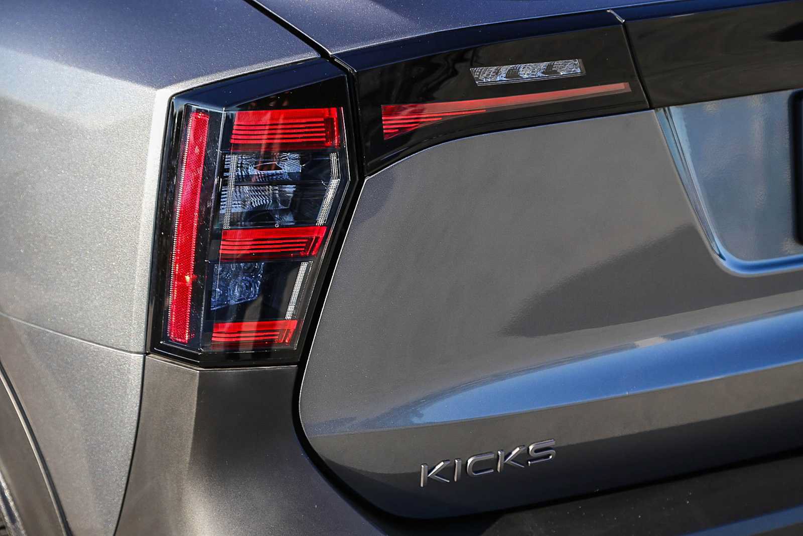 Used 2026 Nissan Kicks SR FWD image 9