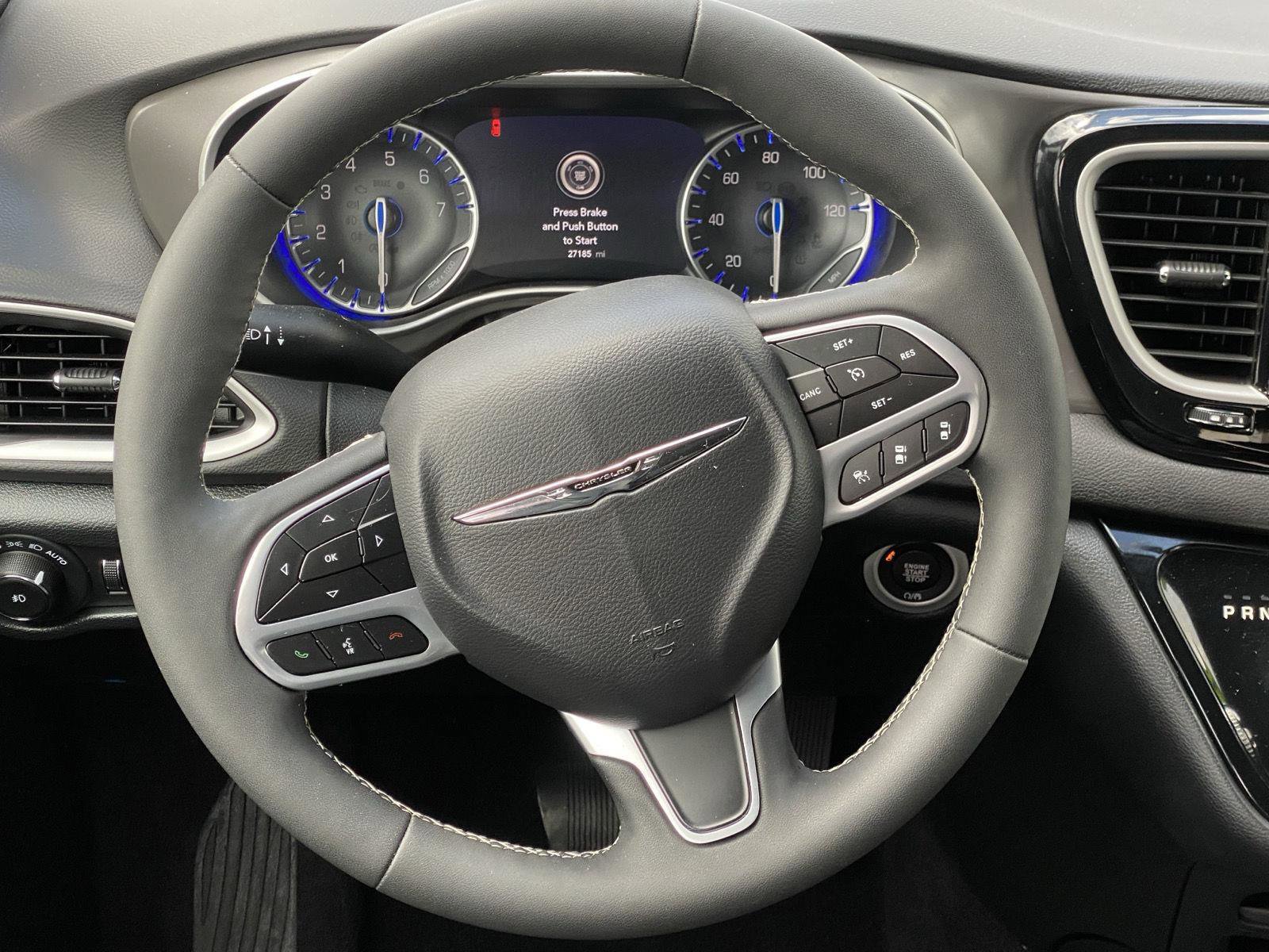 Used 2025 Chrysler Pacifica Select FWD image 13