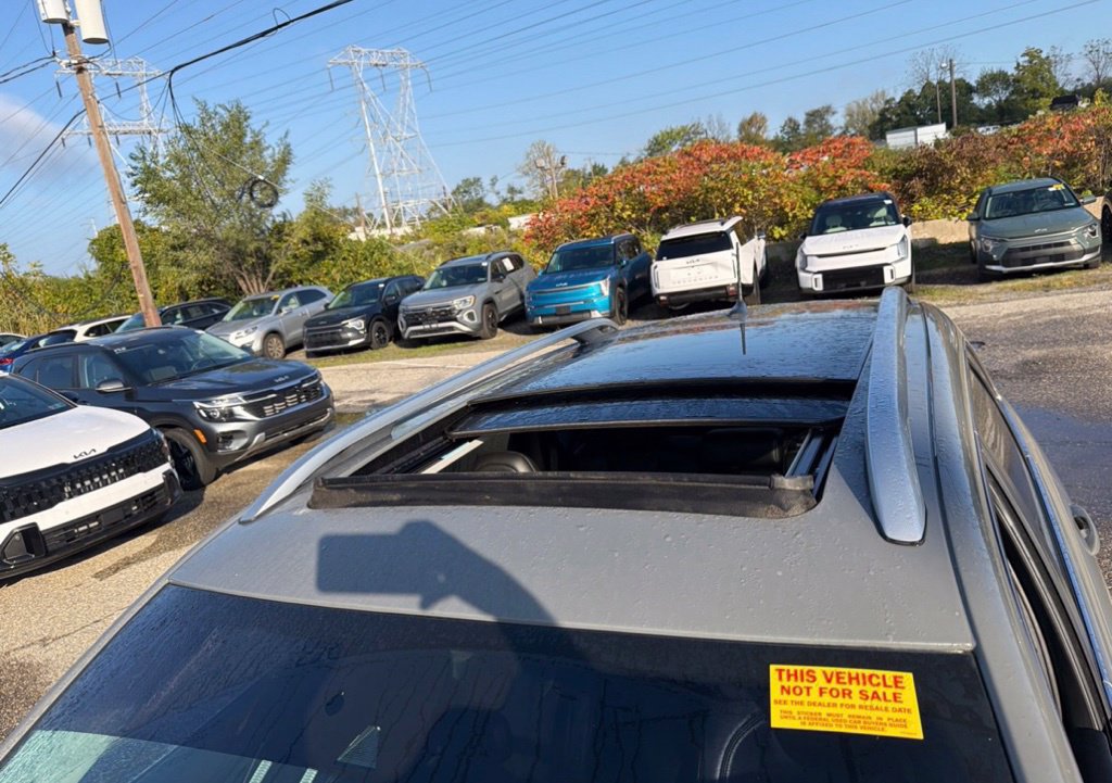 Used 2021 Jeep Cherokee Latitude Lux w/ Sun & Sound Group AWD/4WD image 13