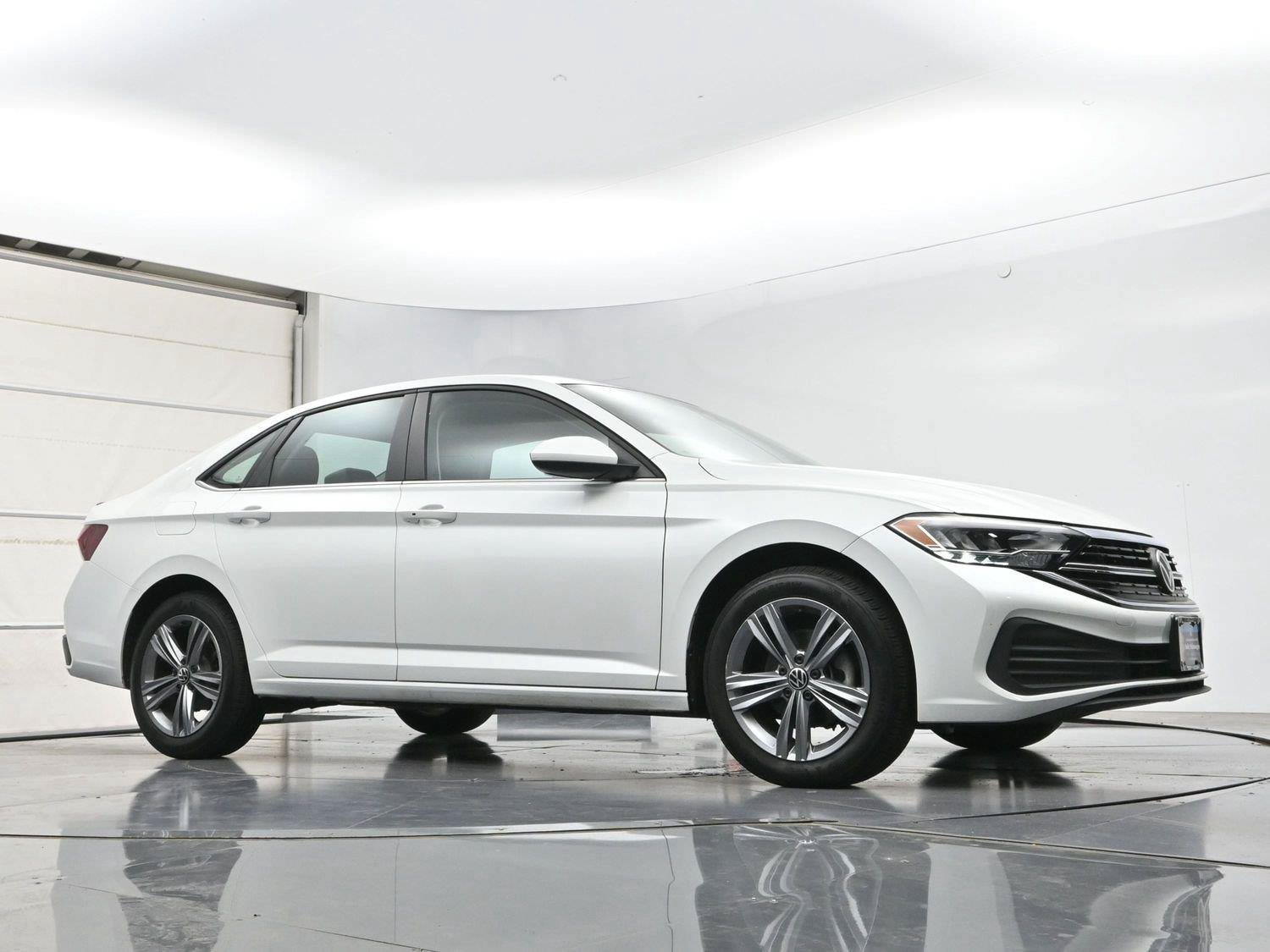 Used 2023 Volkswagen Jetta SE w/ Panoramic Sunroof Package FWD image 29