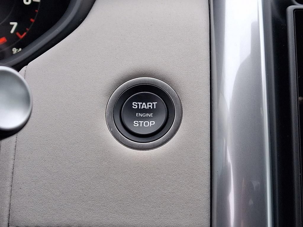 Used 2025 Land Rover Discovery S AWD/4WD image 30