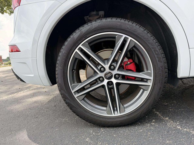 Certified 2025 Audi Q5 e Premium Plus w/ Premium Plus Package AWD/4WD image 31