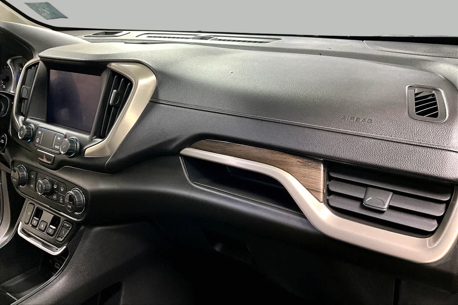 Used 2020 GMC Terrain Denali w/ Denali Premium Package AWD/4WD image 18
