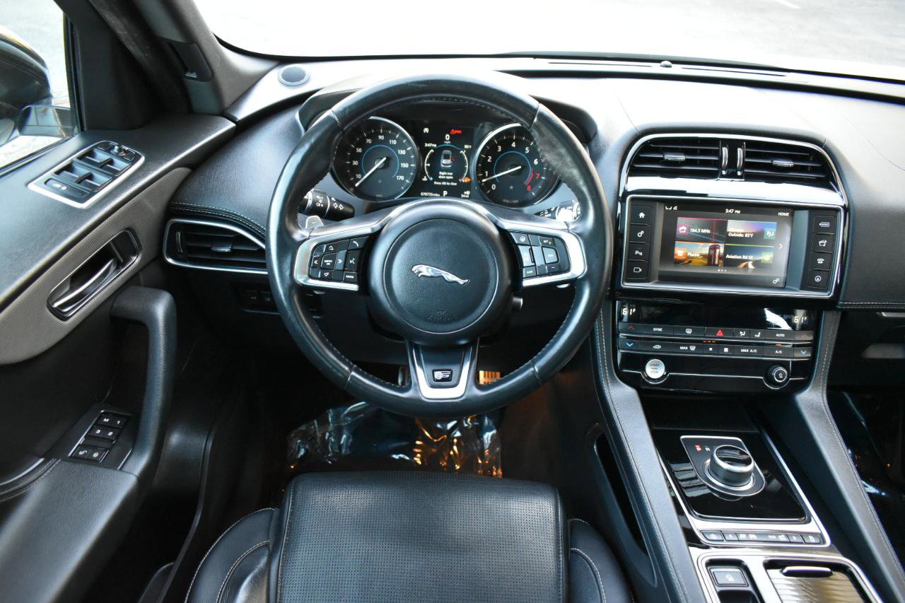 Used 2018 Jaguar F-PACE S AWD/4WD image 12