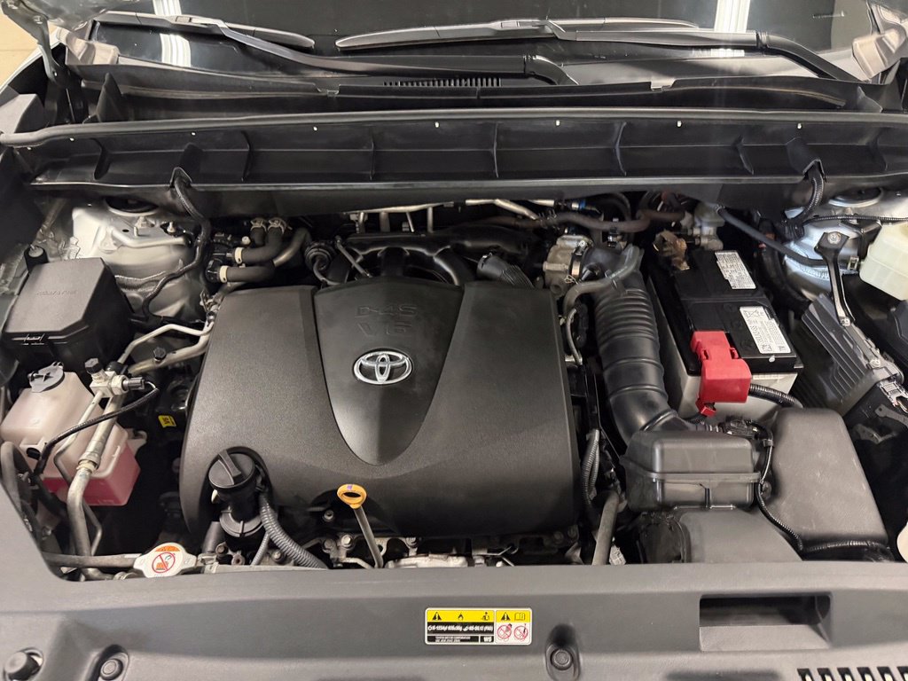 Used 2022 Toyota Highlander Platinum AWD/4WD image 40