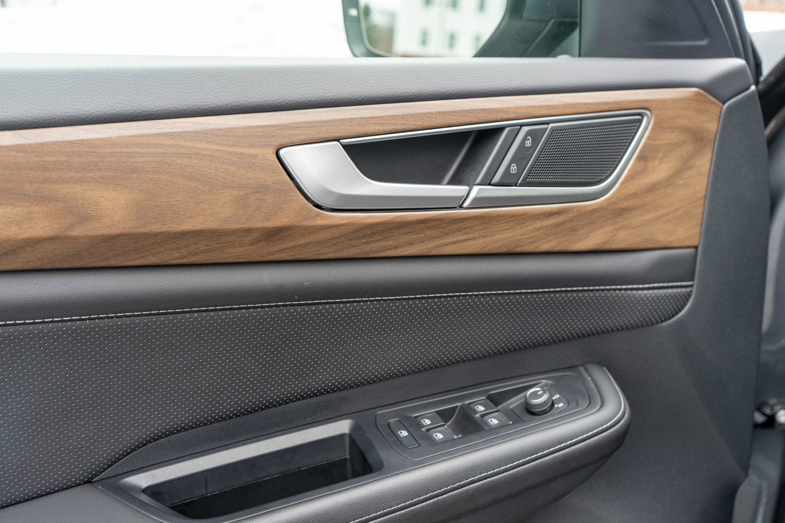 Used 2025 Volkswagen Atlas SE image 15