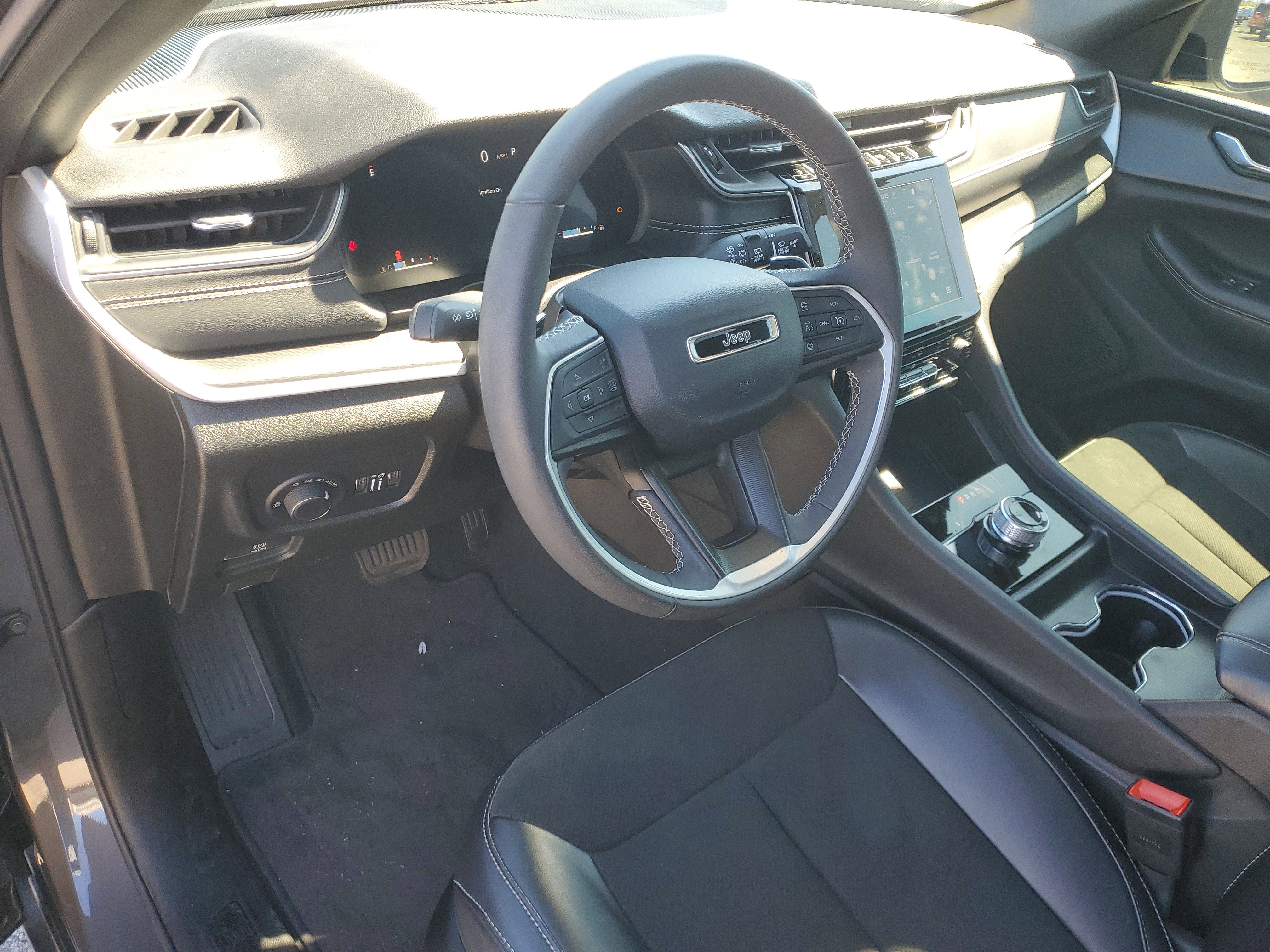 Used 2024 Jeep Grand Cherokee L Altitude image 12