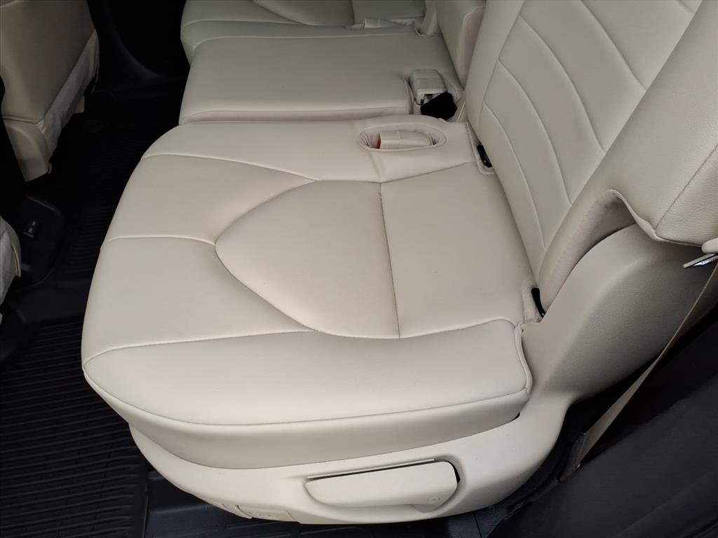 Used 2023 Toyota Highlander XLE AWD/4WD image 23