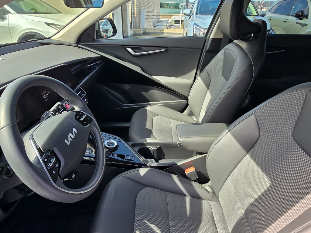 Used 2023 Kia Niro Wind w/ Wind Preserve Package FWD image 21