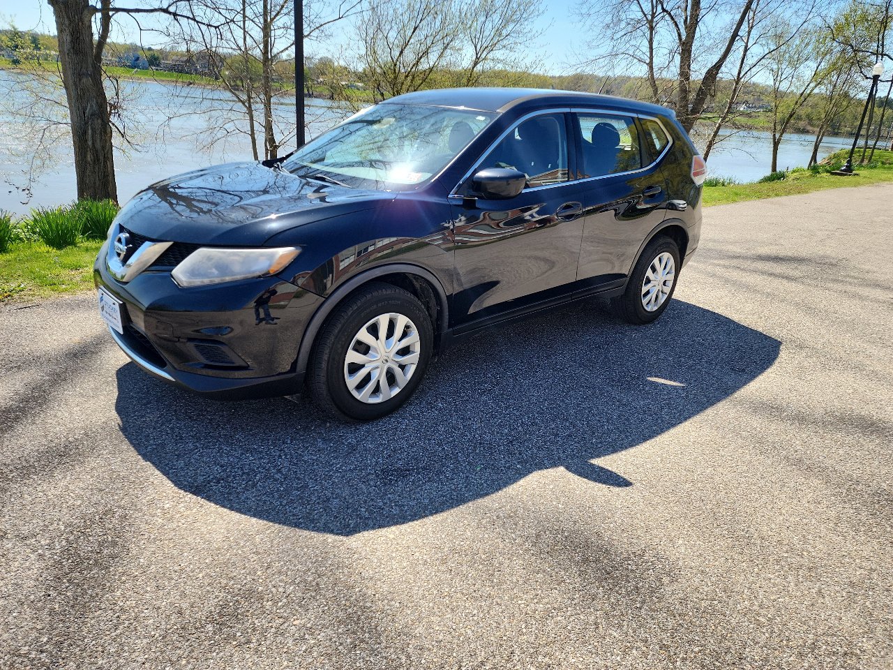 Used 2016 Nissan Rogue S image 1