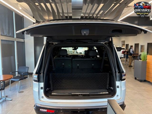 New 2026 Jeep Grand Wagoneer L Summit w/ Premium Group III AWD/4WD image 18