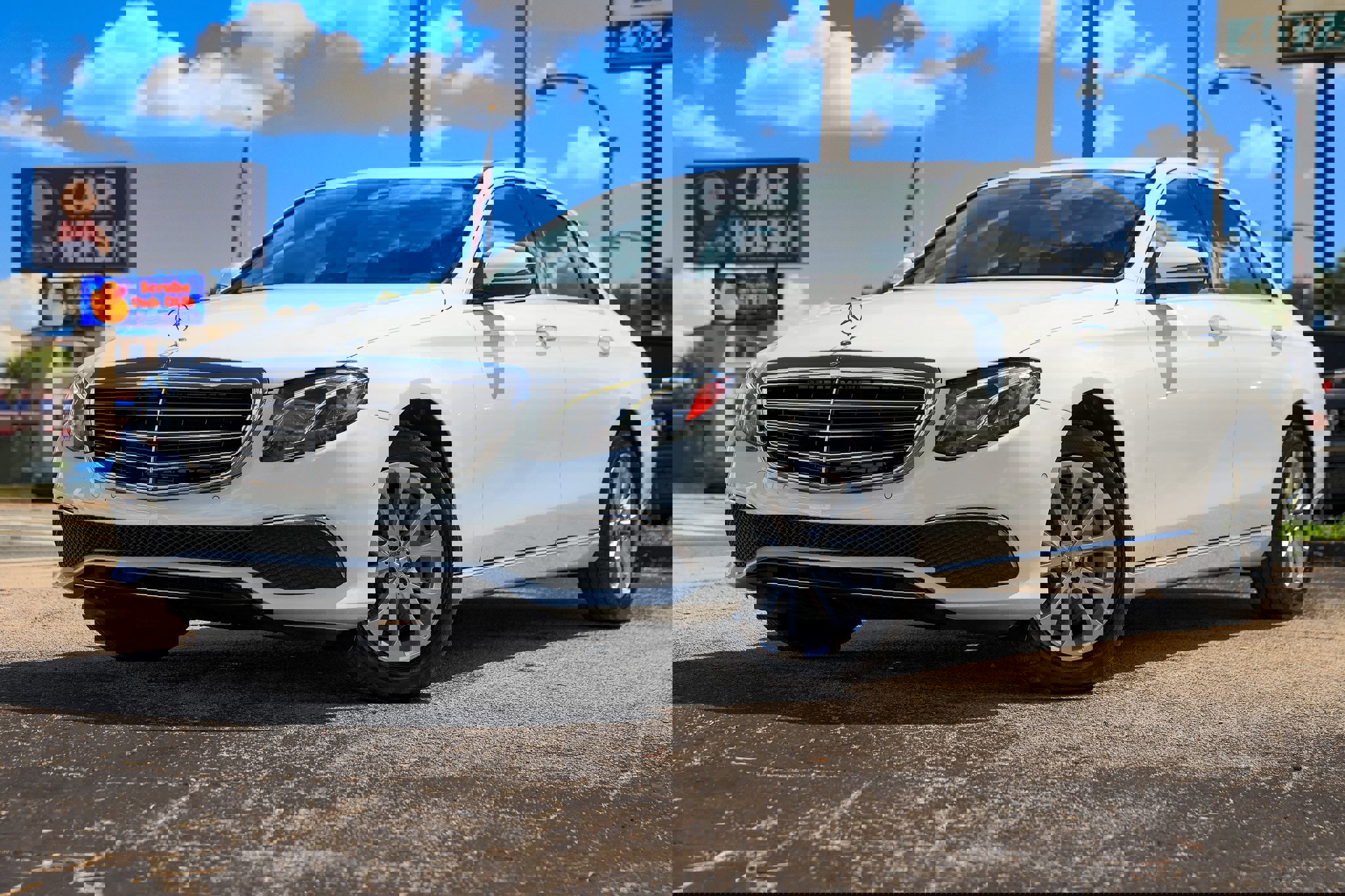 Used 2017 Mercedes-Benz E 300 4MATIC image 1