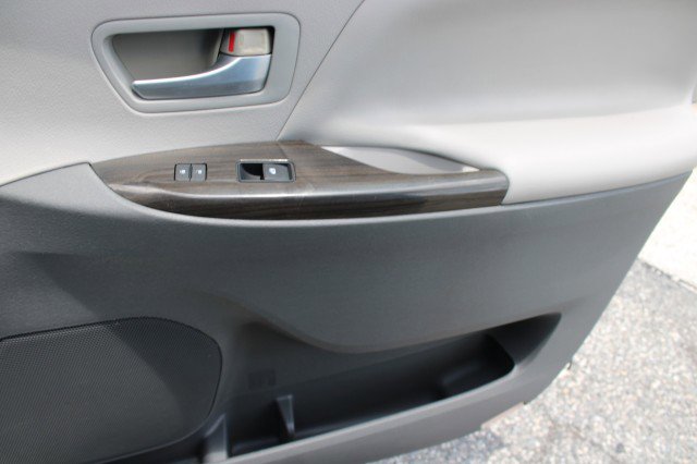 Used 2015 Toyota Sienna XLE FWD image 12
