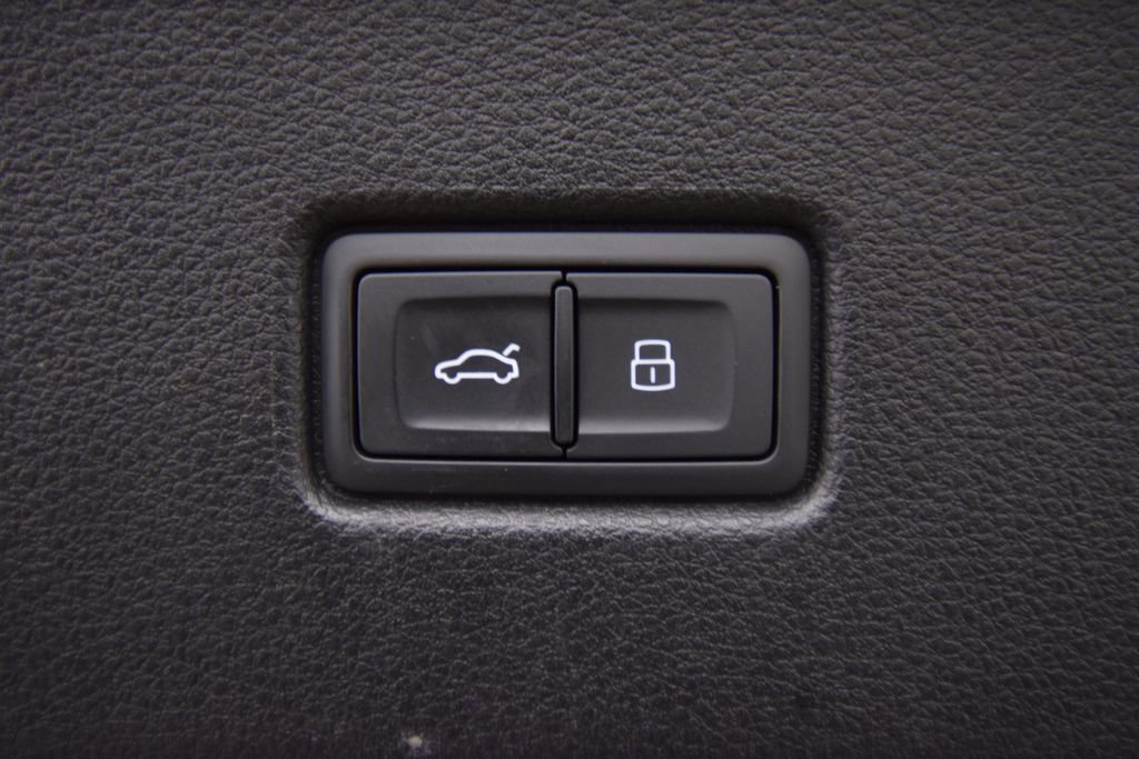 Used 2022 Audi SQ5 Premium image 39