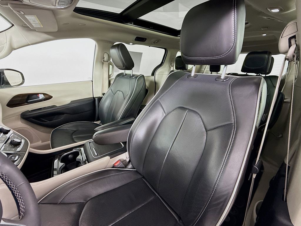 Used 2024 Chrysler Pacifica Limited image 25