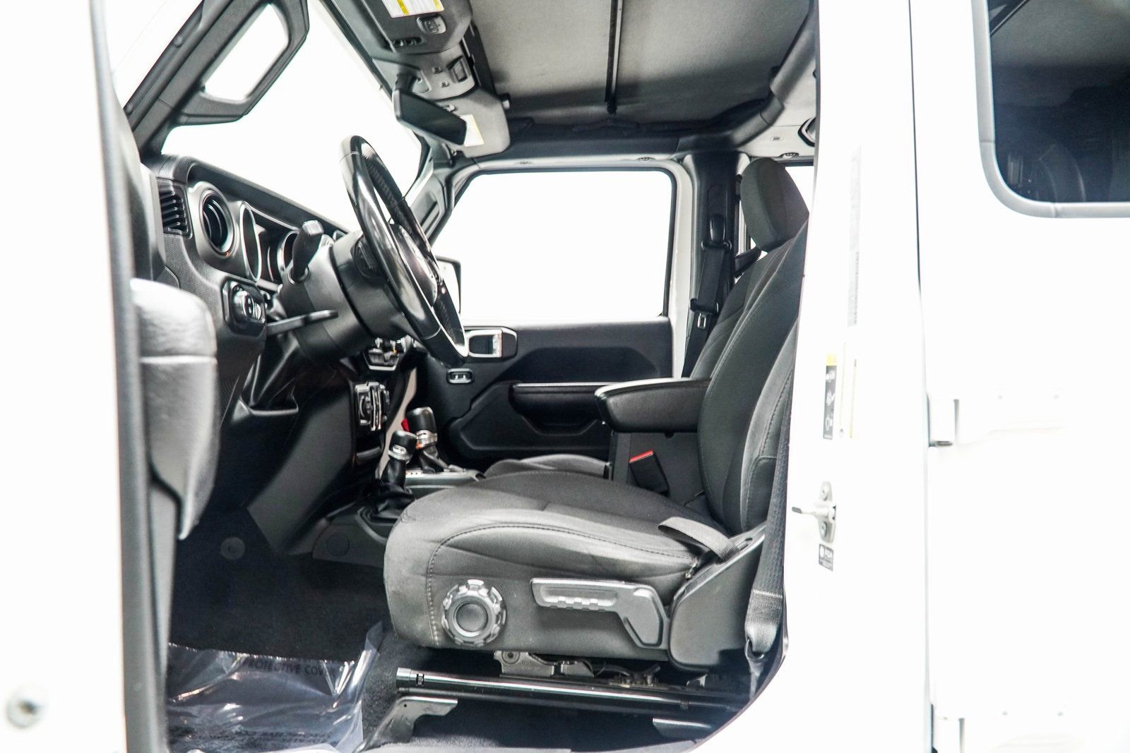 Used 2022 Jeep Gladiator Willys AWD/4WD image 34