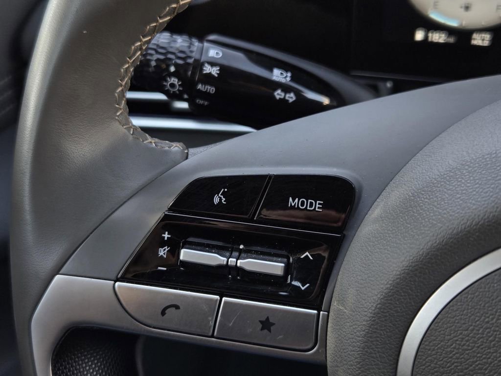 Used 2025 Hyundai Elantra SEL image 24