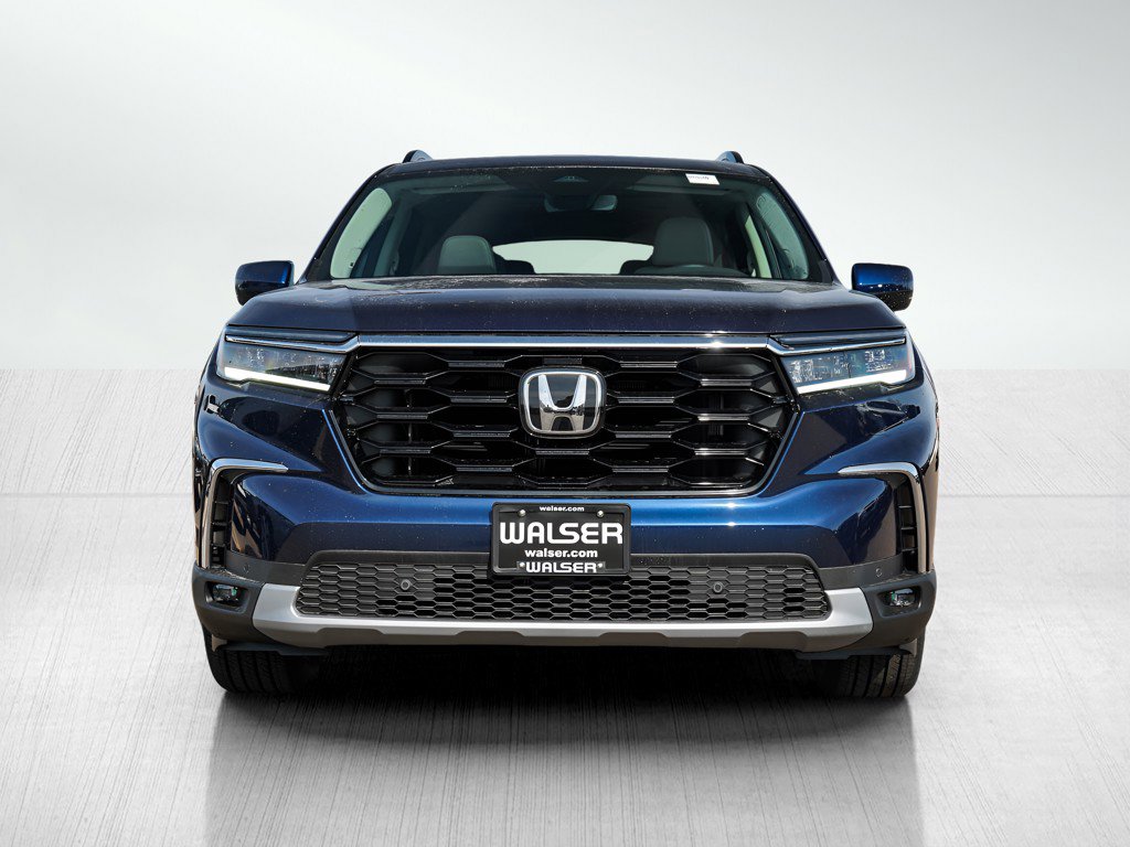 New 2025 Honda Pilot Touring image 2
