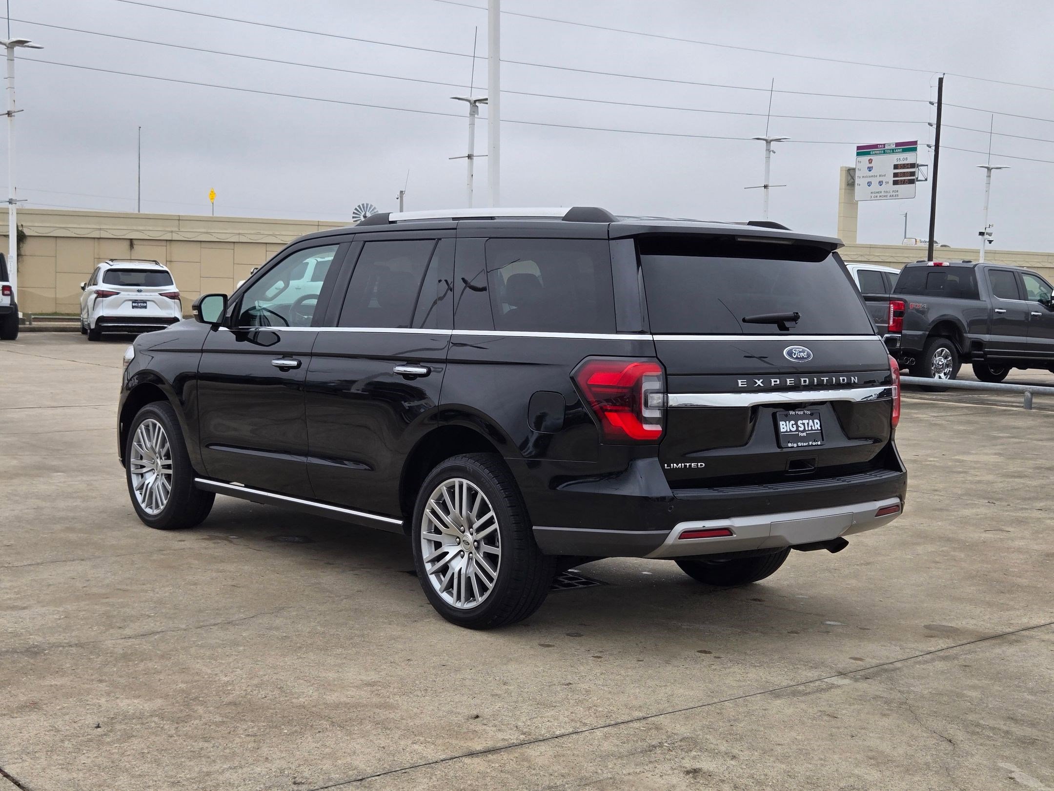 Used 2023 Ford Expedition Limited image 6