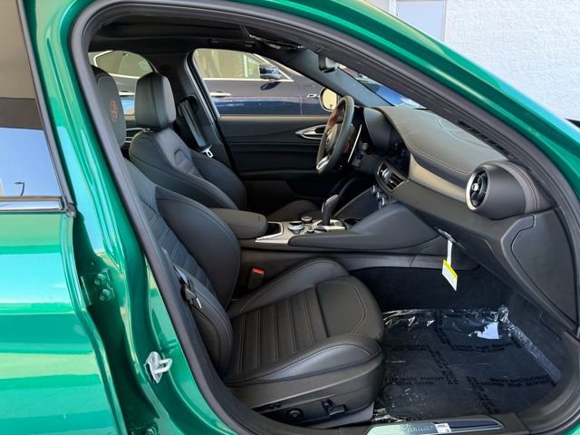 New 2025 Alfa Romeo Giulia w/ Driving Assist Package image 11