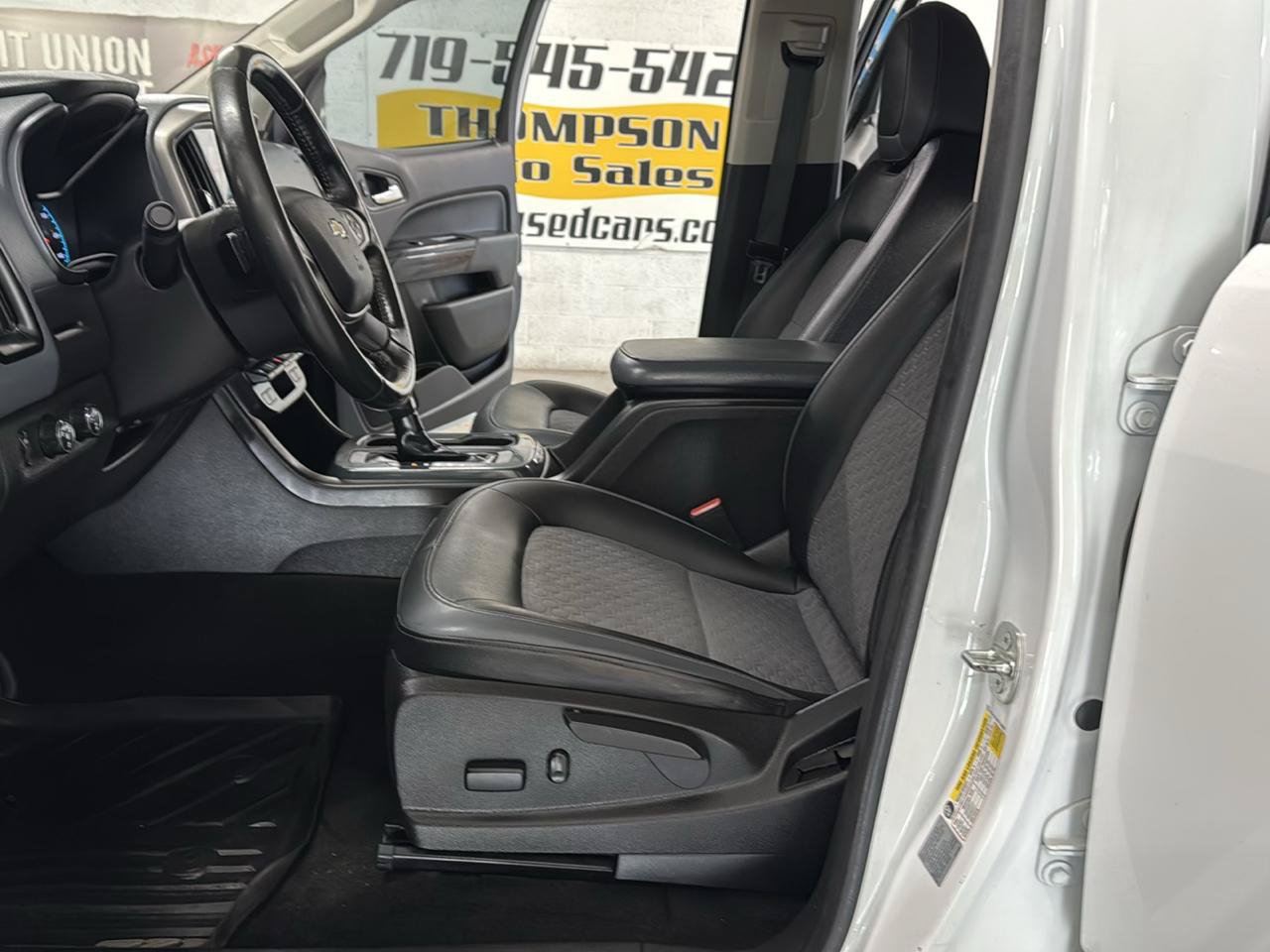Used 2017 Chevrolet Colorado Z71 AWD/4WD image 8