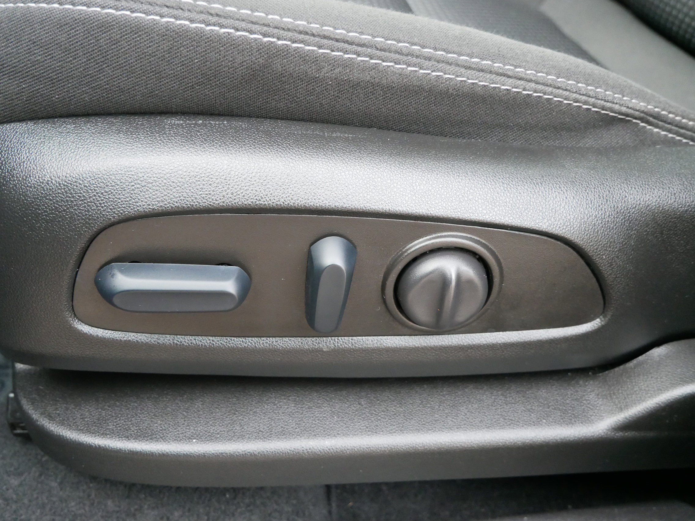 Used 2023 GMC Terrain SLE w/ Driver Convenience Package AWD/4WD image 16