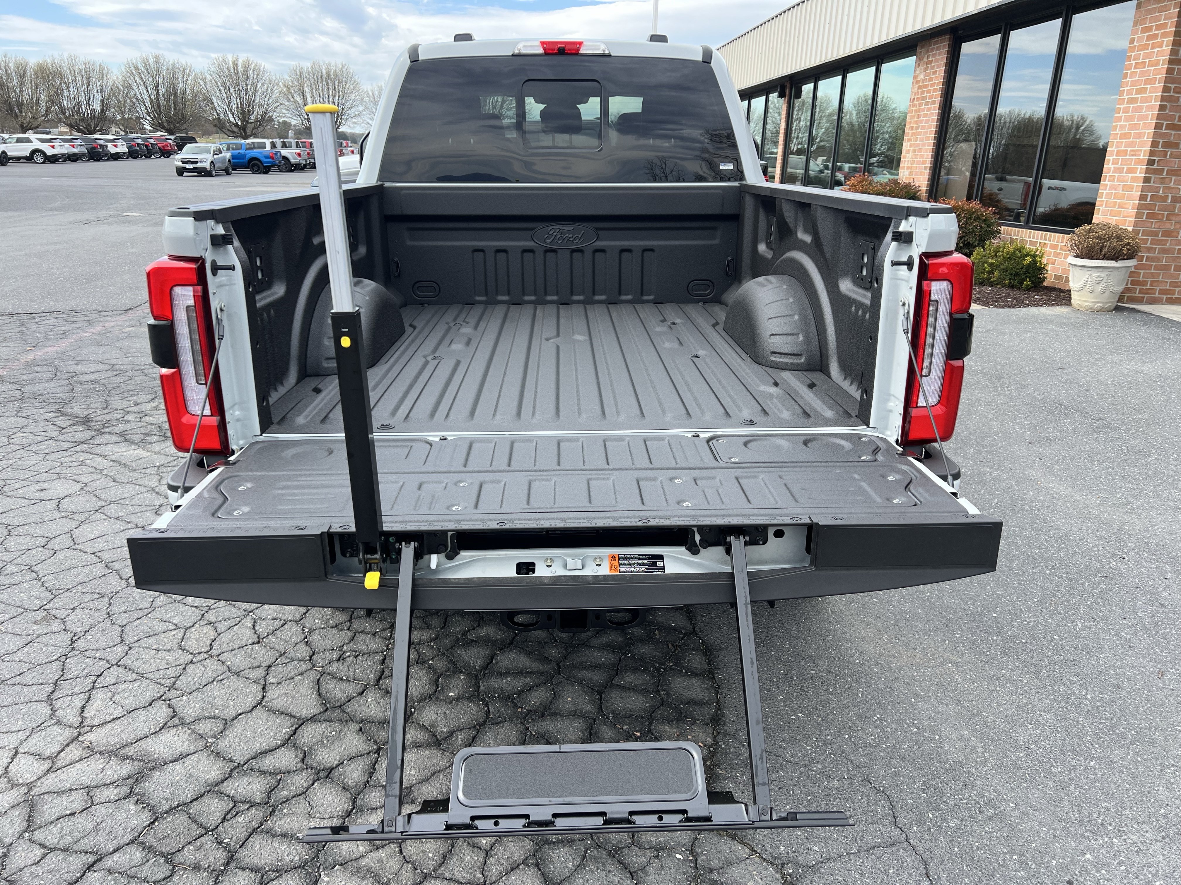 New 2026 Ford F350 Platinum w/ FX4 Off-Road Package AWD/4WD image 10