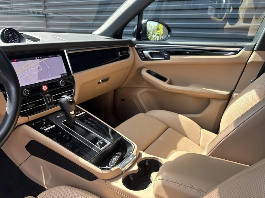 Certified 2023 Porsche Macan S AWD/4WD image 11